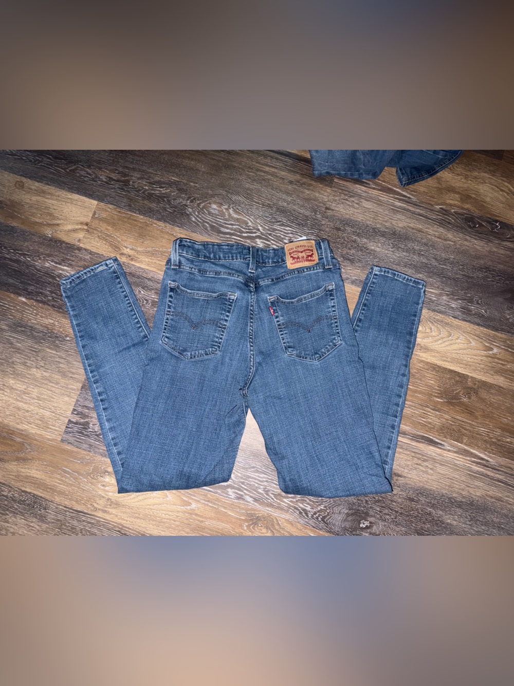 Levi's Women's Medium Blue Skinny Jeans - Picture 2 of 2